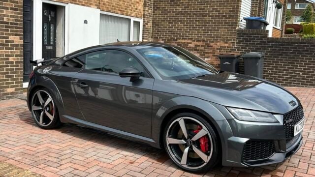 Mark-Hayton-Valeting-3
