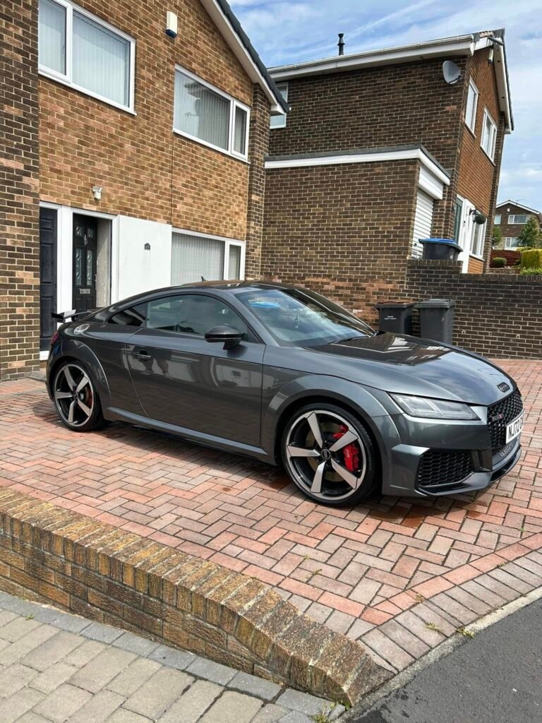 Mark-Hayton-Valeting-3