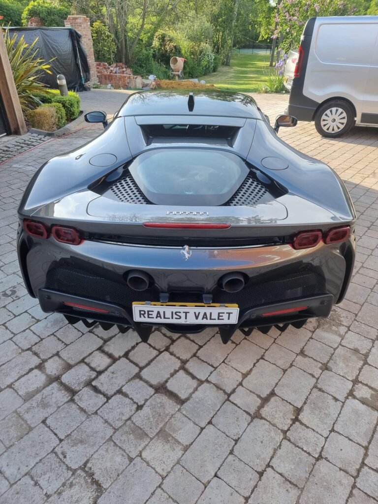 Realist-Valet-4